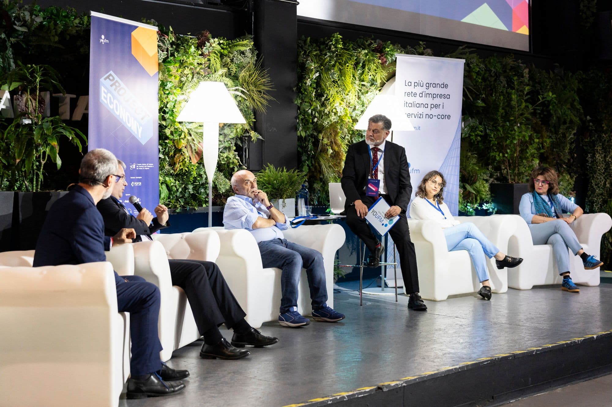 Beppe Carrella, Enrco Cerni, Luca Foschini, Gaia Franco, Claudia Miani, Afsoon Neginy e Viero Negri per YOUFM